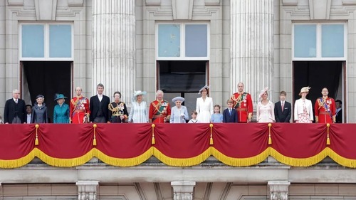 The World weeps fior Queen Elisabeth II