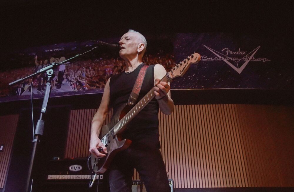 Def Leppard's Phil Collen Inaugurates Fender Custom Shop Room in Corona; Band to Receive Star on Hollywood Walk of Fame